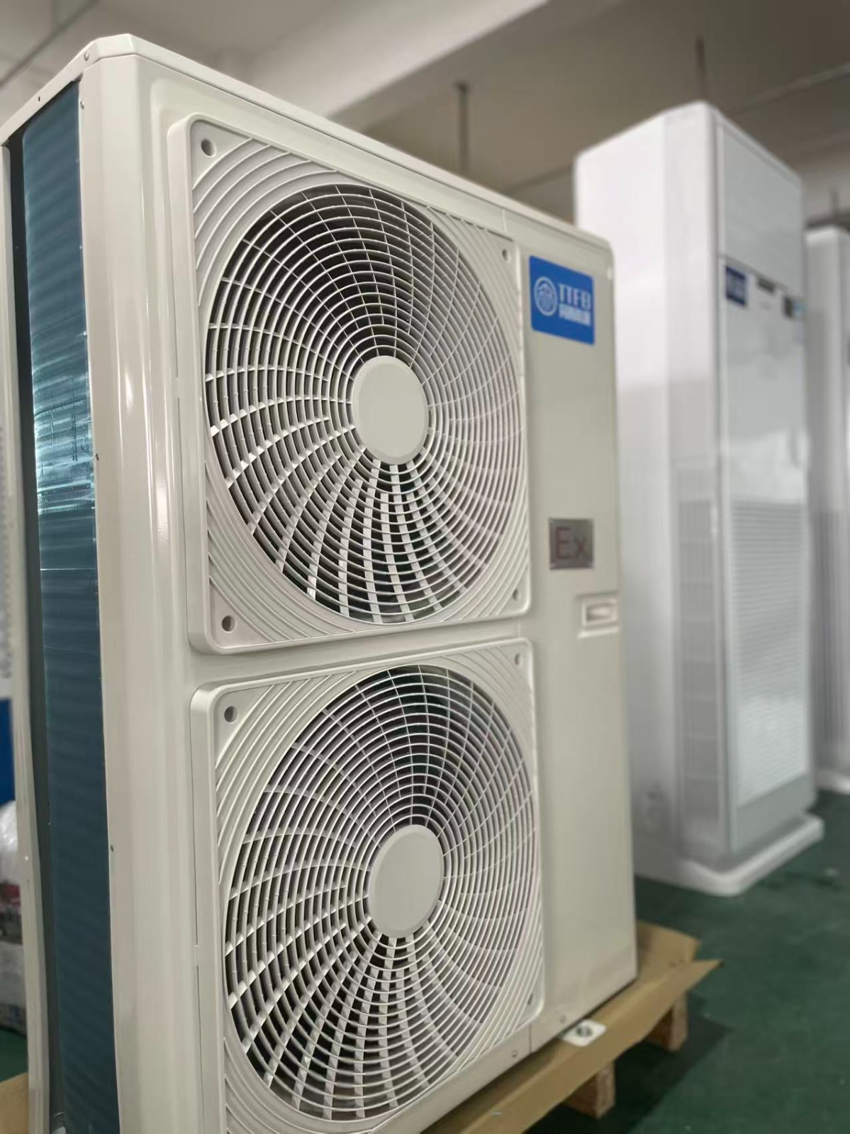 重慶航空制造業(yè)用立柜式防爆空調(diào)3匹5匹10匹